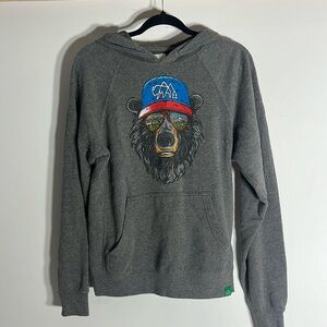 Men’s XS Mountain Bear Sweatshirt.